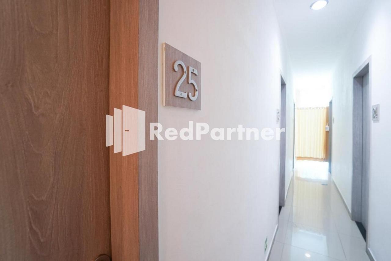 ג'קרטה Eascot Hotel Mitra Reddoorz מראה חיצוני תמונה