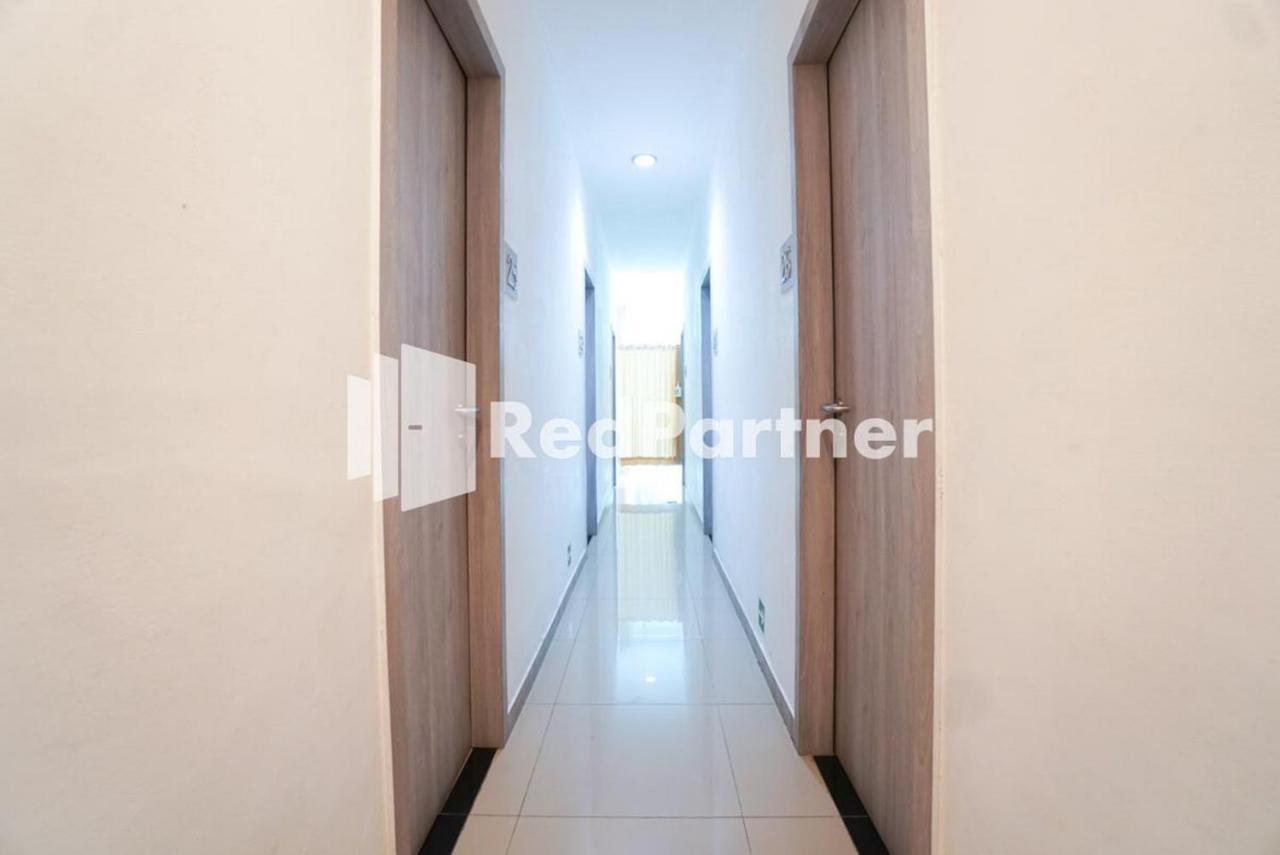ג'קרטה Eascot Hotel Mitra Reddoorz מראה חיצוני תמונה