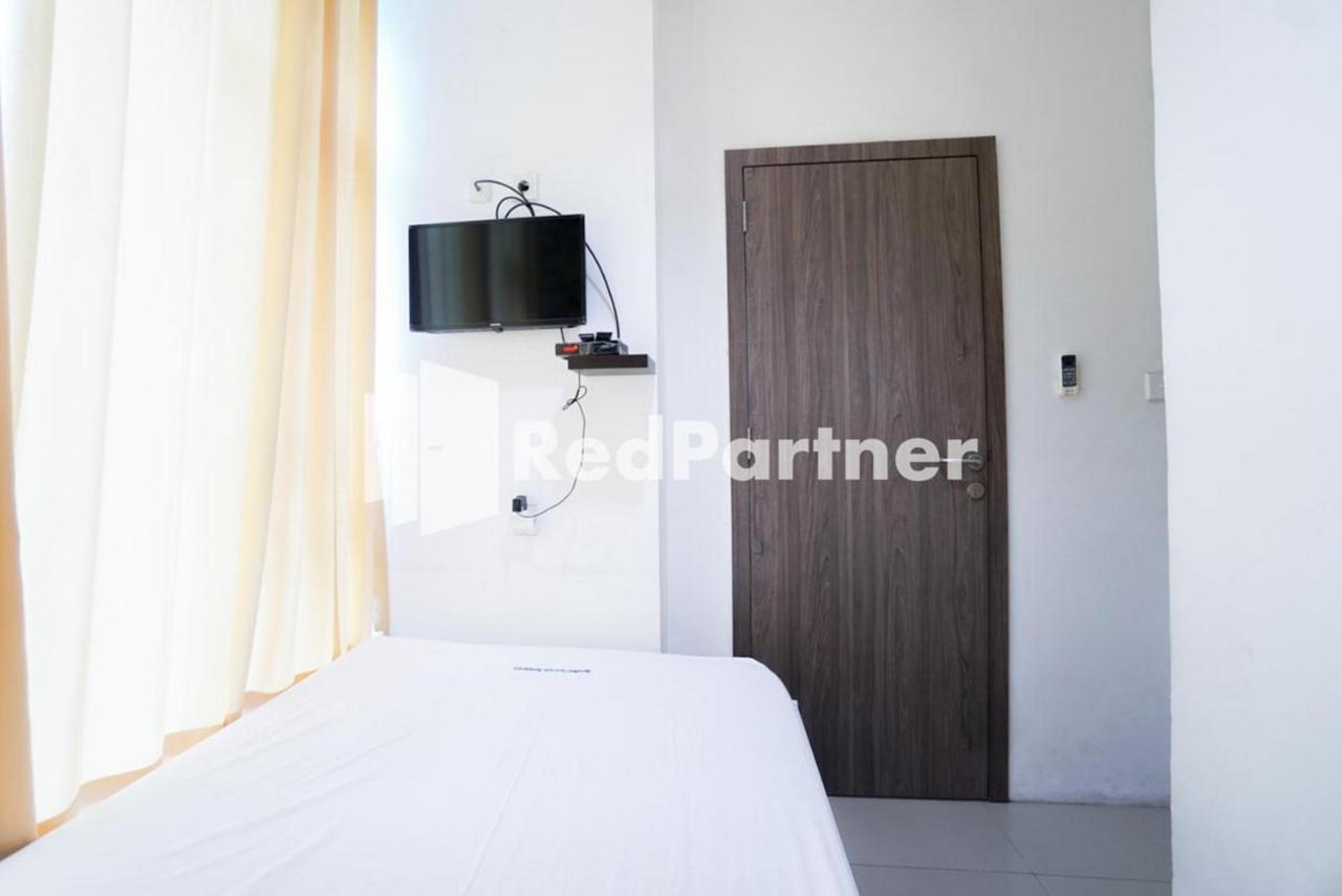 ג'קרטה Eascot Hotel Mitra Reddoorz מראה חיצוני תמונה