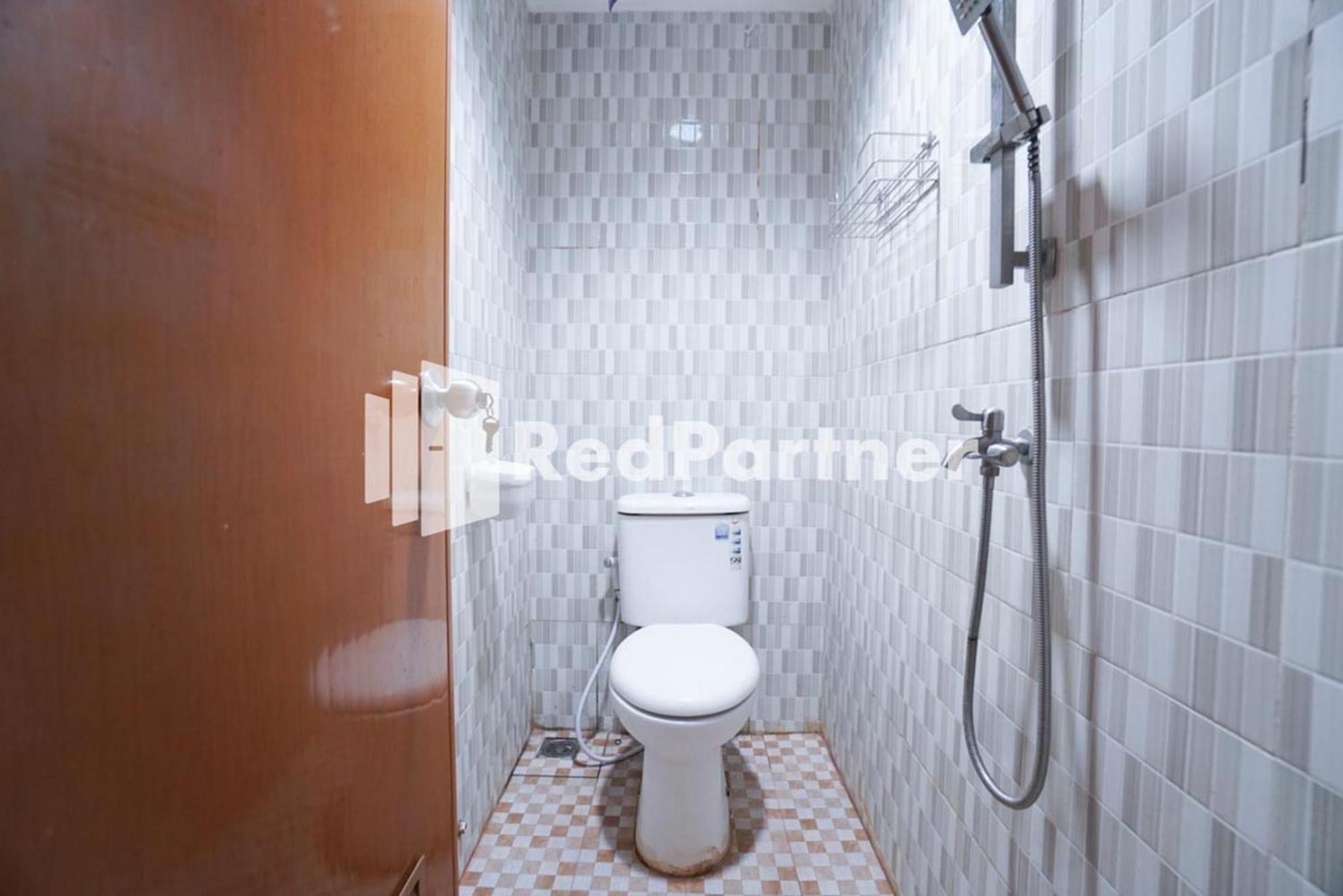 ג'קרטה Eascot Hotel Mitra Reddoorz חדר תמונה